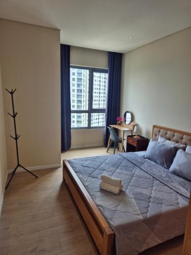 a bedroom with a large bed with a large window at Căn hộ cao cấp Diamond Island Luxury Apartment in Ho Chi Minh City