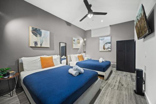 a bedroom with two beds and a ceiling fan at La Buena Vida Inn in San Juan