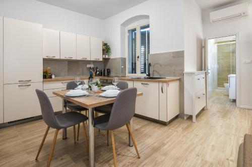 Central Split - Spacious 2BR - 2 King Beds
