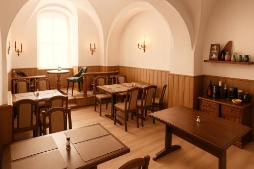 a restaurant with tables and chairs and a window at HOTEL Am Ratshof in Halle an der Saale