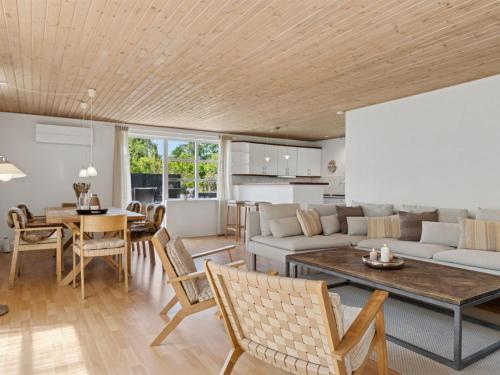 Η κουζίνα ή μικρή κουζίνα στο Holiday Home Annabeth - 850m from the sea by Interhome