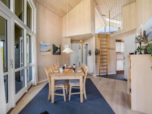 Η κουζίνα ή μικρή κουζίνα στο Holiday Home Ernesta - from the sea by Interhome