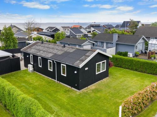 Το κτήριο όπου στεγάζεται  η παραθεριστική κατοικία