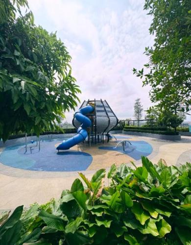 Kolam renang di atau dekat dengan FS Splashmania Homestay Gamuda Cove