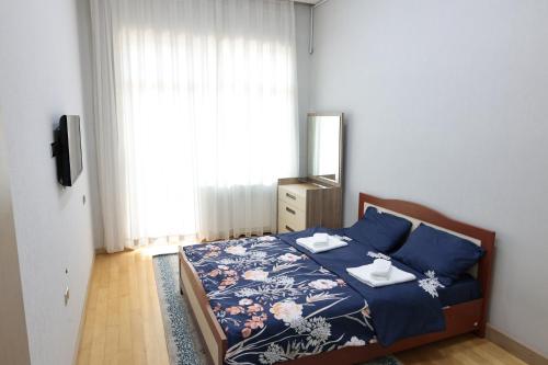 Ένα ή περισσότερα κρεβάτια σε δωμάτιο στο 2 bathrooms apartment