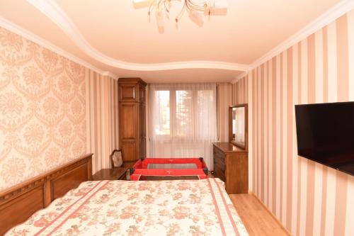 Ένα ή περισσότερα κρεβάτια σε δωμάτιο στο Republic Square, Saryan Amiryan 2BR, Heart of Yerevan