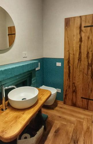 a bathroom with a white sink and a toilet at Il Sensalino in San Donato in Poggio