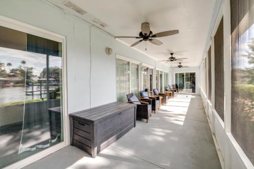 Φωτογραφία από το άλμπουμ του 2 Mi to Homosassa Springs Riverfront Home with Dock σε Homosassa