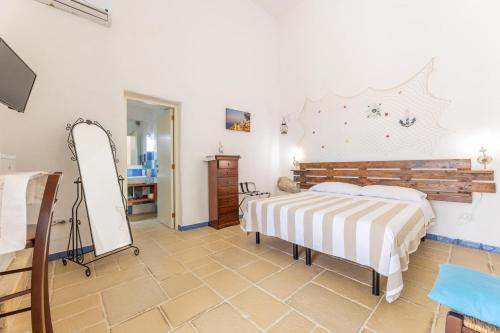 Ένα ή περισσότερα κρεβάτια σε δωμάτιο στο Masseria Dipinto di Blù