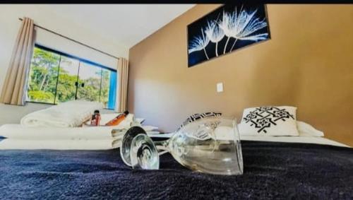 a room with two beds with a car on the bed at Pousada Recanto da Cascata in Águas de Lindóia