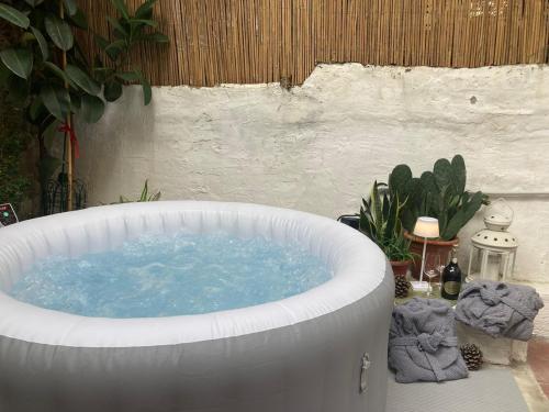 a large tub filled with blue water in a yard at Il Giardino Nascosto in Trieste