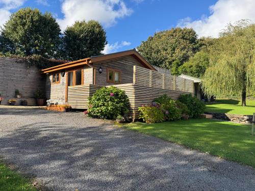 Taman di luar Swansea Log Cabin