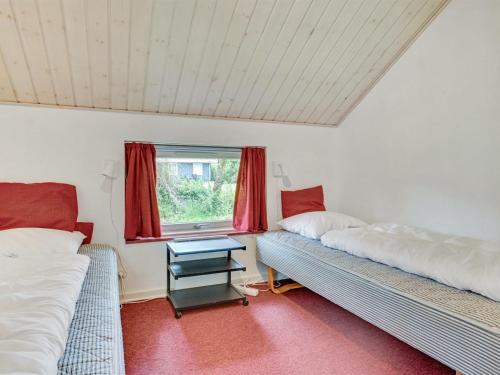 a bedroom with two beds and a window at Holiday Home Emly - 1-1km from the sea by Interhome in Humble