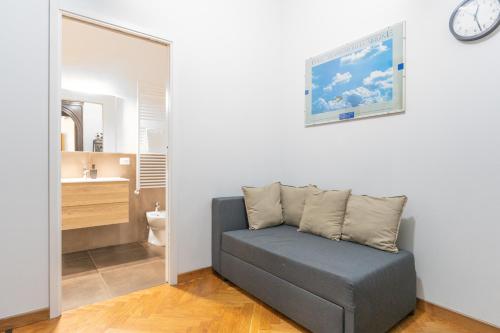 a living room with a couch and a bathroom at Appartamenti boutique "Camerana14" in Turin
