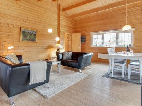 sala de estar con muebles de cuero y mesa en Holiday Home Ulvi - 300m to the inlet by Interhome, en Skjern