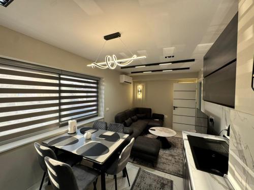 Posezení v ubytování Luxe Apartament Shkoder 2