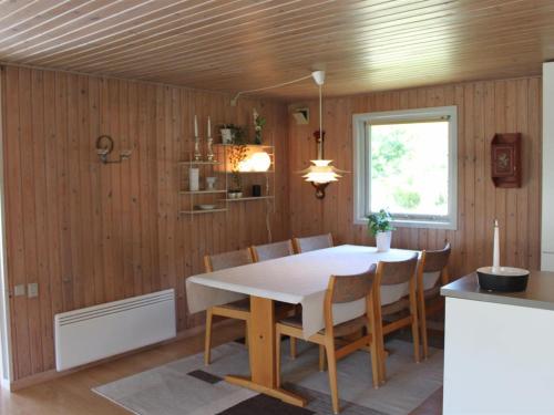 Η κουζίνα ή μικρή κουζίνα στο Holiday Home Pyry - 400m to the inlet by Interhome