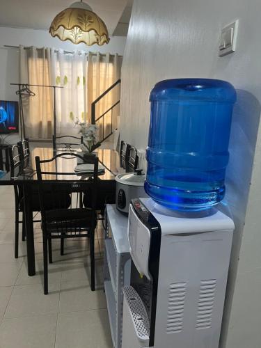 Una cocina o cocineta en Cozy Home in Lapu-Lapu