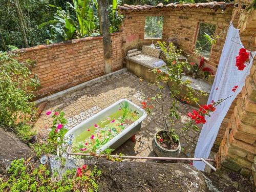 Taman di luar Casa D`Irene - Refúgio na Mata Atlântica