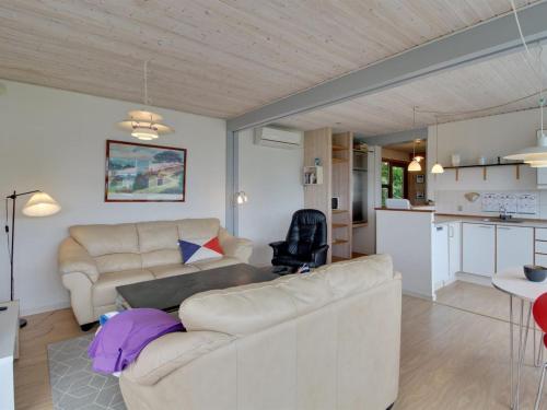 Kuchyň nebo kuchyňský kout v ubytování Holiday Home Giselle - 150m from the sea by Interhome