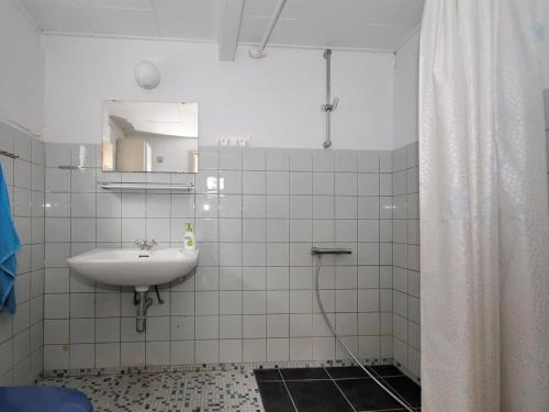 Koupelna v ubytování Holiday Home Margrethe - 1-1km from the sea by Interhome