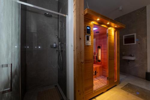 a bathroom with a shower and a walk in shower at Villa Garden Apartments in Poprad