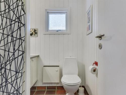 Ένα μπάνιο στο Holiday Home Agnita - 300m from the sea by Interhome