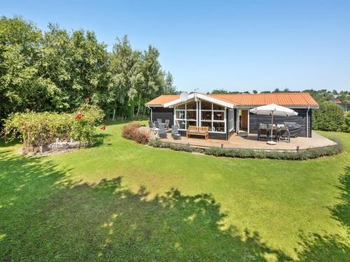 Κήπος έξω από το Holiday Home Kai - 500m to the fjord by Interhome