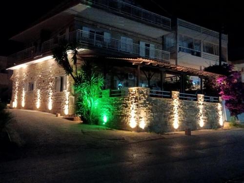 Het gebouw waarin het vakantiehuis zich bevindt