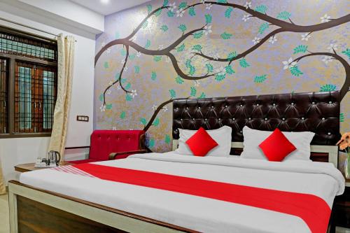 Postel nebo postele na pokoji v ubytování Hotel O Atharv Palace