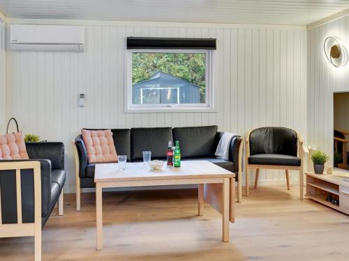 Posezení v ubytování Holiday Home Nina - 700m to the fjord by Interhome