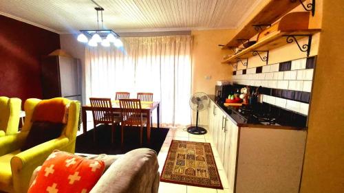 Kuchyň nebo kuchyňský kout v ubytování The Cozy 2 bedroom Apartment