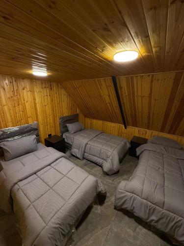 Ένα ή περισσότερα κρεβάτια σε δωμάτιο στο Abeer cabin