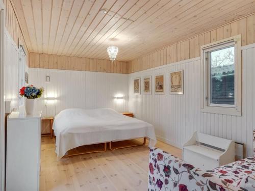 Кровать или кровати в номере Holiday Home Norell - 800m from the sea by Interhome