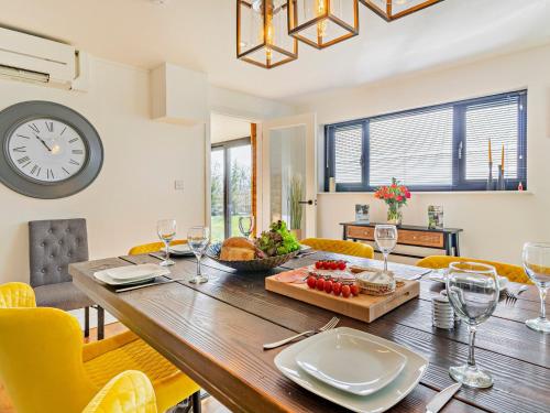 Χώρος καθιστικού στο 3 Bed in West Morton 94182