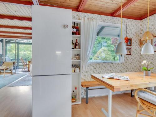 Η κουζίνα ή μικρή κουζίνα στο Holiday Home Syrina by Interhome
