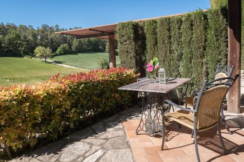 a table and chairs sitting on a patio at Cal Carulla in L'Astor