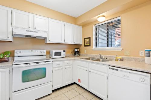 Una cocina o zona de cocina en Peach Seashell