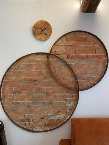 a brick wall with a clock on the wall at Transito divino Gaiole in Gaiole in Chianti