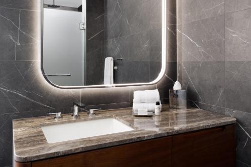 Un baño de The Joule