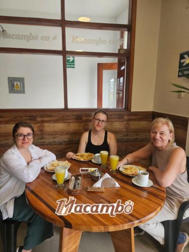 Επισκέπτες που μένουν στο Hostal Macambo