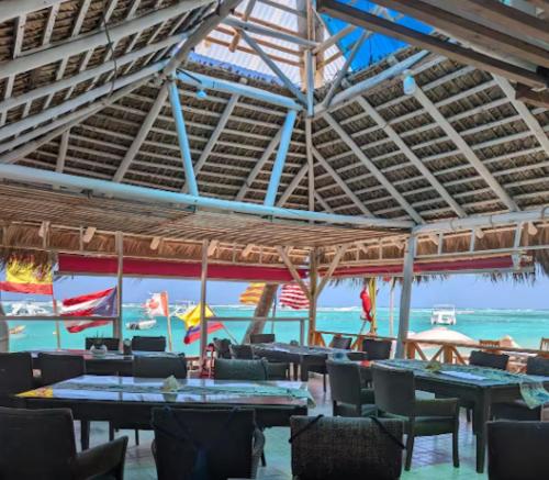 Restaurace v ubytování TROPICAL DREAM STUDIOS DELUXE playa LOS CORALES
