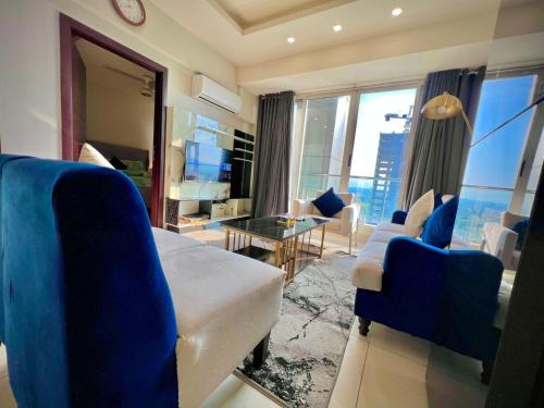 Кровать или кровати в номере Montressa High Rise Apartments Facing Centaurus Mall Islamabad