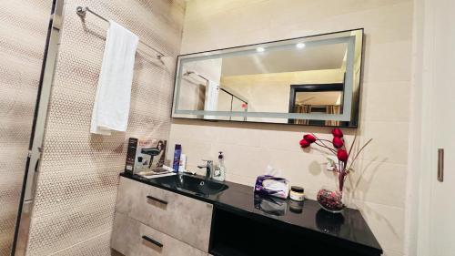 Ванная комната в Montressa High Rise Apartments Facing Centaurus Mall Islamabad