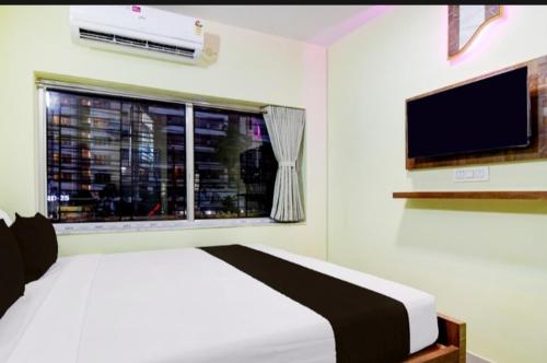 TV a/nebo společenská místnost v ubytování Ruposhi bangla guest house