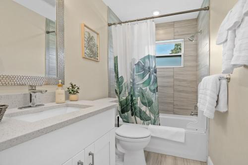 Ένα μπάνιο στο Green Oasis - Heated Pool, Mini-Golf, Ping Pong, 13 min Beach