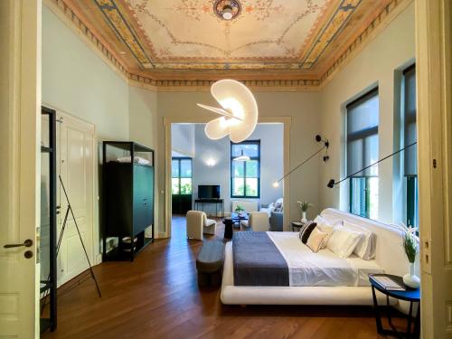 84 Luxury Suites in Center of Athens