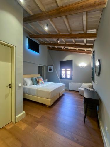 84 Luxury Suites in Center of Athens