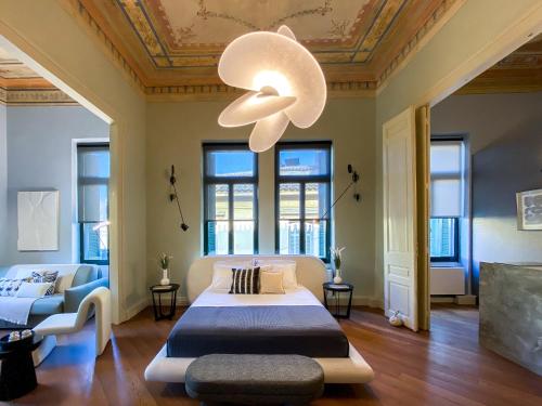 84 Luxury Suites in Center of Athens