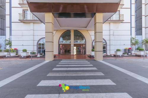 an empty street in front of a building at DiRoma Exclusive Caldas Novas in Caldas Novas